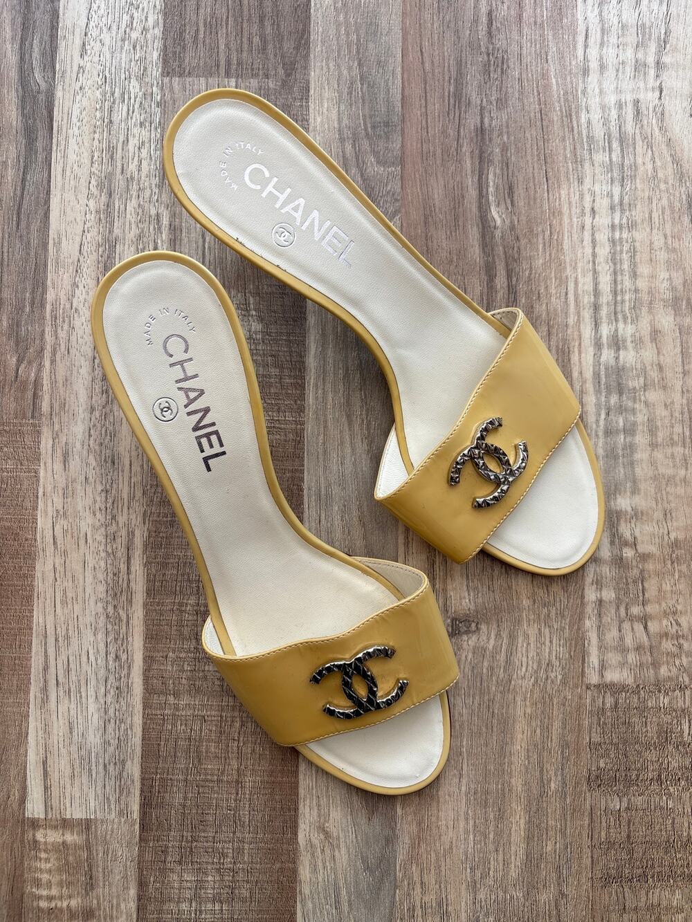CHANEL Y2K Patent Leather Mules Silver CC Logo Butter Yellow Kitten Heels 39